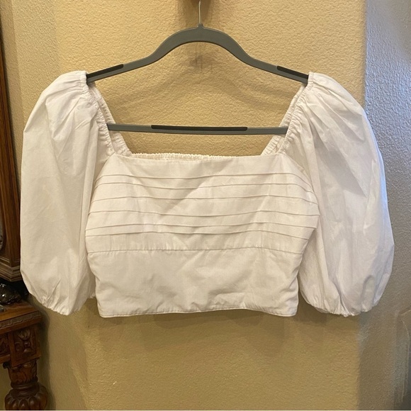 Abercrombie & Fitch Tops - NWT~ABERCROMBIE & FITCH Pleated White Puff Sleeve Cropped Top Size Medium